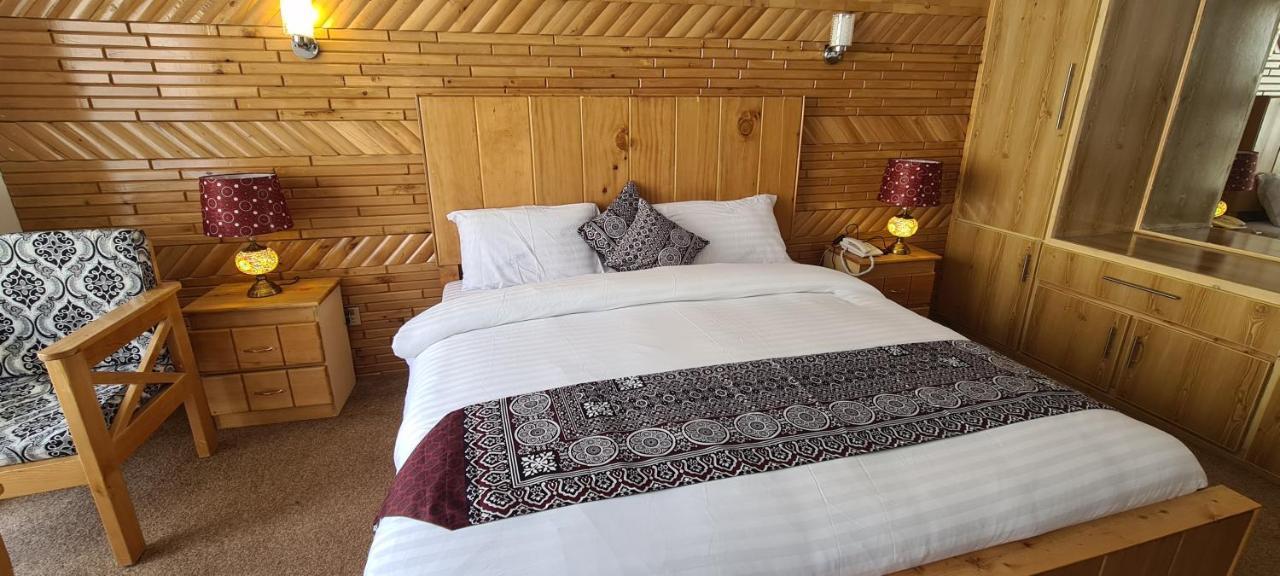 Indus Lodges Gilgit Exterior photo