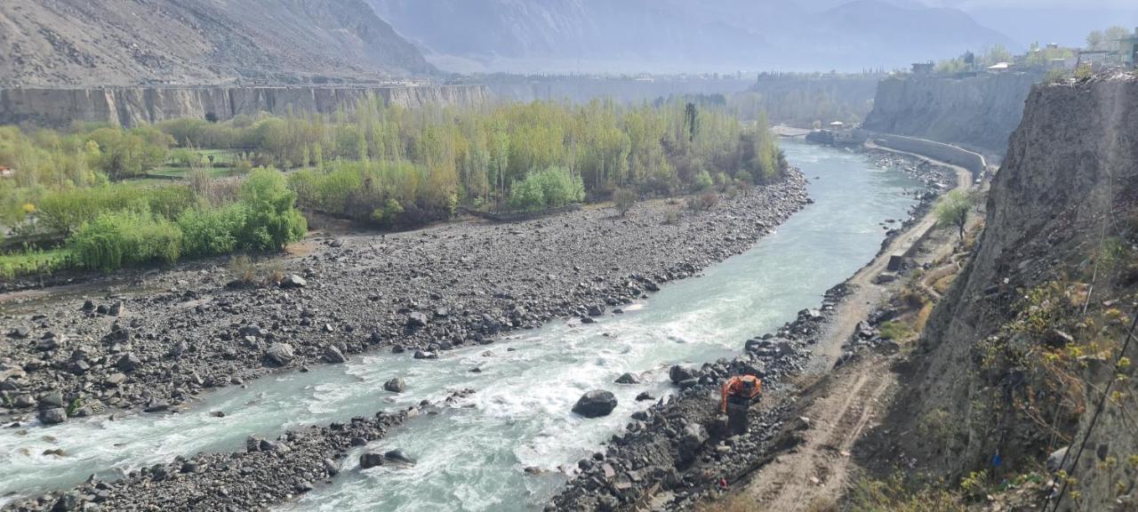 Indus Lodges Gilgit Exterior photo