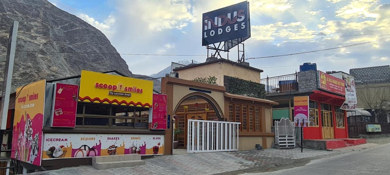 Indus Lodges Gilgit Exterior photo