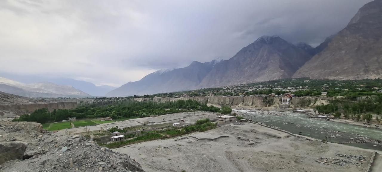 Indus Lodges Gilgit Exterior photo