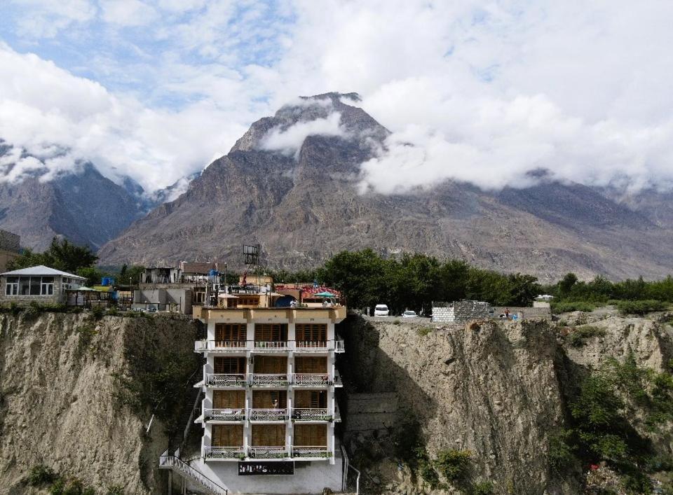 Indus Lodges Gilgit Exterior photo