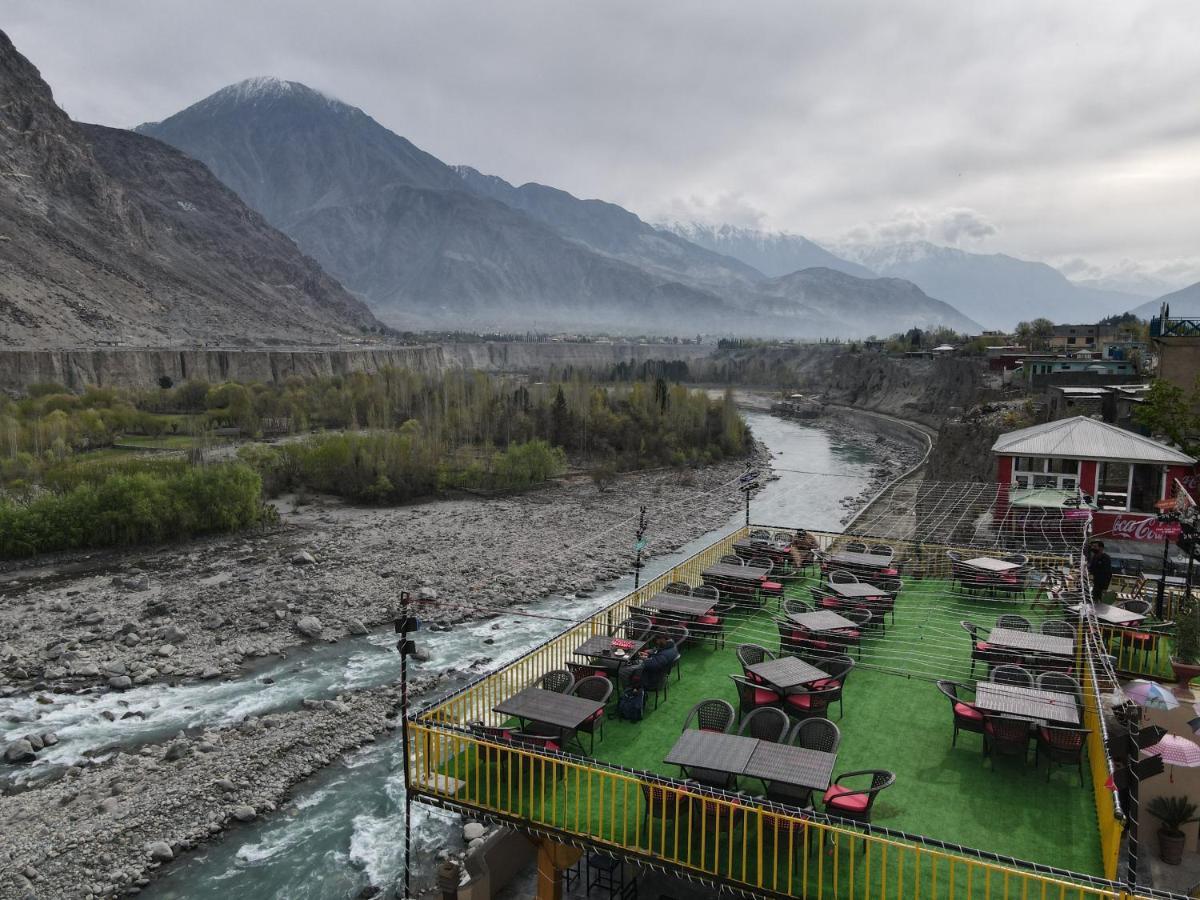 Indus Lodges Gilgit Exterior photo
