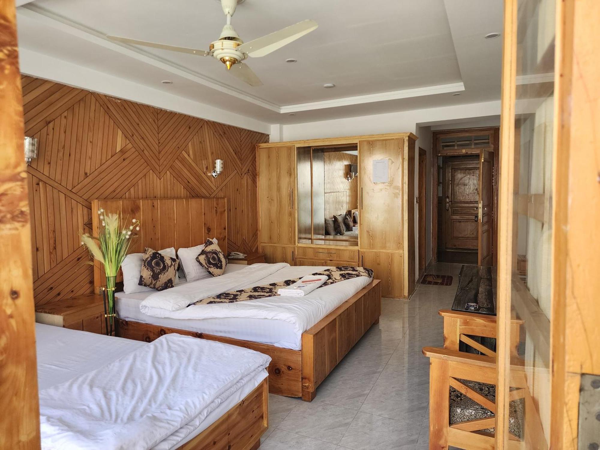 Indus Lodges Gilgit Exterior photo